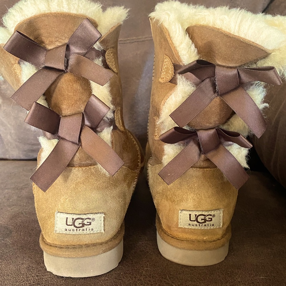 UGG Australia Chestnut Bailey Bow Size 7
